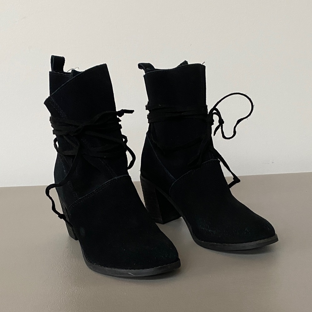 Women’s size 5.5 Toms Black Heeled Boots for Women - Picture 4 of 10